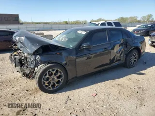 2016 Chrysler 300 S z VIN 2C3CCAGG6GH183038, wystawiony jako Copart lot #53265215 z przebiegiem Nie podano mil oraz Szkody całkowita. Historia ofert i sprzedaży dostępna na DreamBid. Obrazek 1.