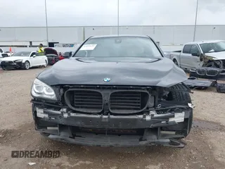 2014 BMW 7 Series ALPINA B7 z VIN WBAYE8C57ED134799, wystawiony jako IAAI lot #41891633 z przebiegiem 96 411 mil mil oraz . Historia ofert i sprzedaży dostępna na DreamBid. Obrazek 13.