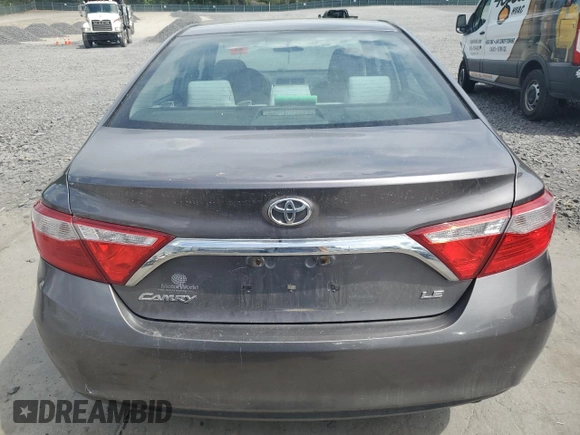 2017 Toyota Camry XLE z VIN 4T1BF1FK0HU298829, wystawiony jako Copart lot #58842085 z przebiegiem 171 569 mil mil oraz Szkoda całkowita • Salvage title. Historia ofert i sprzedaży dostępna na DreamBid. Obrazek 6.