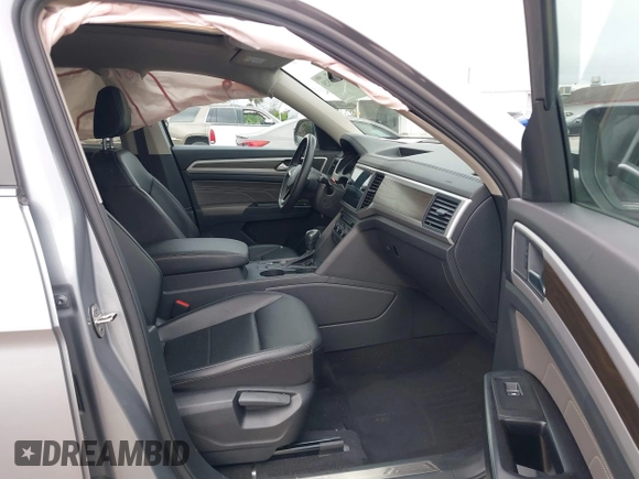 2021 Volkswagen Atlas SE with VIN 1V2JR2CA7MC556268, listed as a IAAI auction lot 41185525 with 73,724 mi miles and . Bid and sale history available at DreamBid. Image 5.