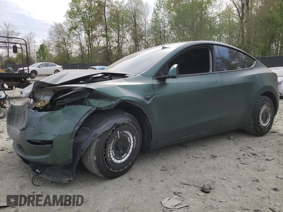 2024 Tesla Model Y Long Range z VIN 7SAYGAEEXRF987104, wystawiony jako Copart lot #54056015 z przebiegiem 24 027 mil mil oraz Szkoda całkowita • Salvage title. Historia ofert i sprzedaży dostępna na DreamBid. Obrazek 1.