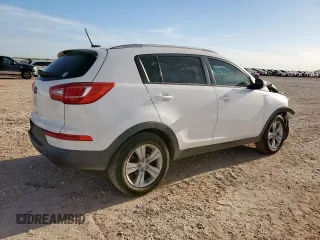 2012 Kia Sportage LX z VIN KNDPBCA22C7261796, wystawiony jako Copart lot #57284425 z przebiegiem 133 383 mil mil oraz Szkoda całkowita • Salvage title. Historia ofert i sprzedaży dostępna na DreamBid. Obrazek 3.