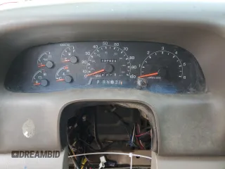 2001 Ford Super Duty F-250 XL with VIN 1FTNX21S31EA51607, listed as a Copart auction lot 64711164 with 137,934 mi miles and Salvage Title. Bid and sale history available at carsss.com. Image 9.