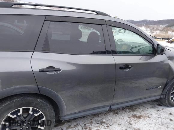2019 Nissan Pathfinder S z VIN 5N1DR2MM0KC629304, wystawiony jako IAAI lot #41342768 z przebiegiem 48 529 mil mil oraz . Historia ofert i sprzedaży dostępna na DreamBid. Obrazek 14.