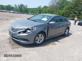 2014 Hyundai Sonata GLS z VIN 5NPEB4AC9EH890122, wystawiony jako IAAI lot #42405284 z przebiegiem 128 666 mil mil oraz . Historia ofert i sprzedaży dostępna na DreamBid. Obrazek 2.