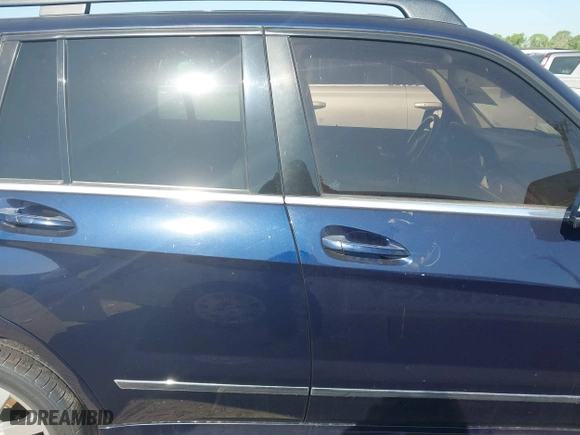 2012 Mercedes-Benz GLK-Class GLK 350 with VIN WDCGG8HB9CF885891, listed as a IAAI auction lot 42007117 with 153,562 mi miles. Bid and sale history available at carsss.com. Image 13.