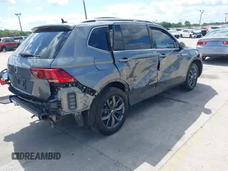 2023 Volkswagen Tiguan SE z VIN 3VVNB7AX5PM064693, wystawiony jako IAAI lot #42033011 z przebiegiem 38 220 mil mil oraz . Historia ofert i sprzedaży dostępna na DreamBid. Obrazek 4.