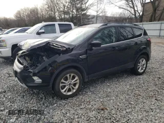 2018 Ford Escape SE z VIN 1FMCU9GD3JUC25887, wystawiony jako Copart lot #49534775 z przebiegiem 80 005 mil mil oraz Szkoda całkowita • Salvage title. Historia ofert i sprzedaży dostępna na DreamBid. Obrazek 1.
