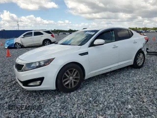 2013 Kia Optima LX z VIN KNAGM4A74D5380729, wystawiony jako Copart lot #56555835 z przebiegiem 126 904 mil mil oraz Szkoda całkowita • Salvage title. Historia ofert i sprzedaży dostępna na DreamBid. Obrazek 1.
