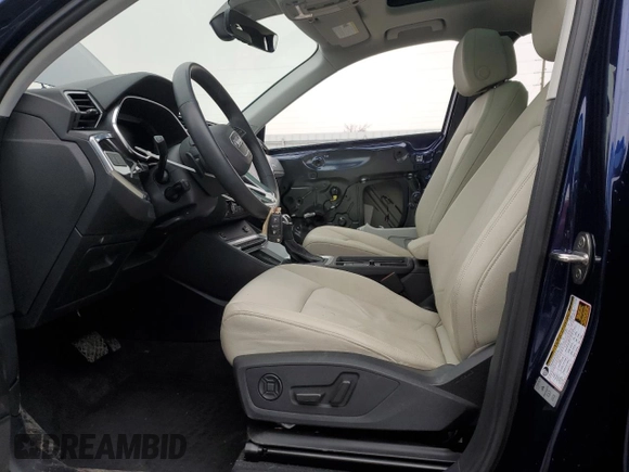 2024 Audi Q3 S line Premium Plus z VIN WA1EECF38R1019391, wystawiony jako Copart lot #47124395 z przebiegiem 9 509 mil mil oraz Szkoda całkowita • Salvage title. Historia ofert i sprzedaży dostępna na DreamBid. Obrazek 7.