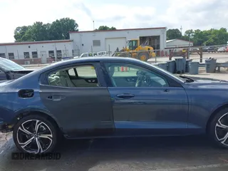 2024 Volvo S60 Plus Dark Theme с VIN 7JRL12FL9RG294057, выставлен на аукционе IAAI как лот 42231808 с пробегом 10 415 миль миль и . История ставок и продаж доступна на DreamBid. Изображение 14.