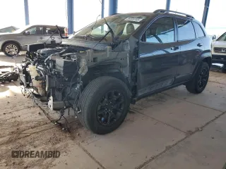 2019 Jeep Cherokee Trailhawk z VIN 1C4PJMBX8KD468051, wystawiony jako Copart lot #56909705 z przebiegiem 45 270 mil mil oraz Szkoda całkowita • Salvage title. Historia ofert i sprzedaży dostępna na DreamBid. Obrazek 1.