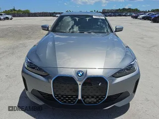 2024 BMW i4 eDrive40 z VIN WBY73AW02RFS99292, wystawiony jako Copart lot #56431405 z przebiegiem 17 030 mil mil oraz Tytuł czysty. Historia ofert i sprzedaży dostępna na DreamBid. Obrazek 5.