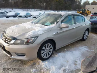 2013 Honda Accord Sdn EX-L with VIN 1HGCR2F82DA076820, listed as a IAAI auction lot 41606725 with 136,247 mi miles. Bid and sale history available at carsss.com. Image 2.