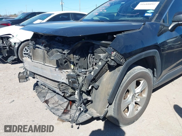 2019 Toyota RAV4 XLE with VIN JTMW1RFV4KD009844, listed as a IAAI auction lot 41688092 with 86,241 mi miles. Bid and sale history available at carsss.com. Image 18.