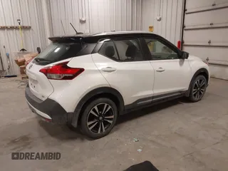 2019 Nissan Kicks SR with VIN 3N1CP5CU8KL550656, listed as a IAAI auction lot 41490725 with 33,281 mi miles. Bid and sale history available at carsss.com. Image 4.