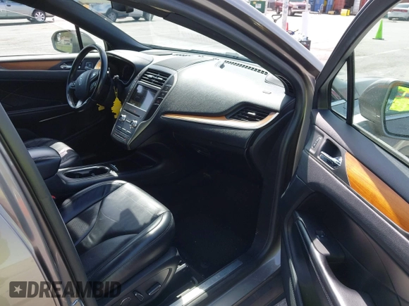 2017 Lincoln MKC Select with VIN 5LMCJ2C9XHUL36333, listed as a IAAI auction lot 41932497 with 111,065 mi miles and . Bid and sale history available at DreamBid. Image 5.