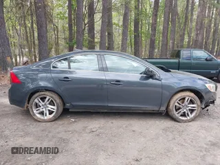 2015 Volvo S60 T5 Premier z VIN YV1612TB2F1307263, wystawiony jako IAAI lot #42002548 z przebiegiem 107 433 mil mil oraz . Historia ofert i sprzedaży dostępna na DreamBid. Obrazek 12.