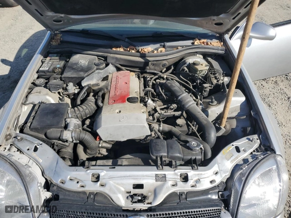 1999 Mercedes-Benz SLK-Class with VIN WDBKK47F9XF134709, listed as a Copart auction lot 73440384 with 205,672 mi miles and Clean Title. Bid and sale history available at carsss.com. Image 11.