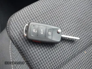 2013 Volkswagen Golf w/Conv & Sunroof с VIN WVWDB7AJ0DW128849, выставлен на аукционе IAAI как лот 42132601 с пробегом 143 182 миль миль и . История ставок и продаж доступна на DreamBid. Изображение 11.