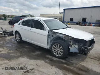 2013 Chrysler 200 Limited with VIN 1C3CCBCG0DN600426, listed as a Copart auction lot 50247225 with 164,088 mi miles and Salvage Title. Bid and sale history available at carsss.com. Image 4.