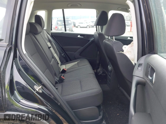 2018 Volkswagen Tiguan with VIN WVGBV7AX3JK002325, listed as a IAAI auction lot 41960059 with 57,619 mi miles and . Bid and sale history available at DreamBid. Image 8.
