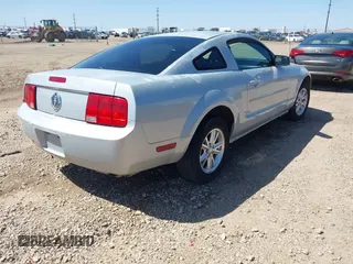 2007 Ford Mustang Deluxe with VIN 1ZVFT80NX75361371, listed as a IAAI auction lot 41981862 with 137,170 mi miles. Bid and sale history available at carsss.com. Image 4.