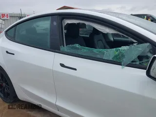 2023 Tesla Model 3 Performance z VIN 5YJ3E1EC8PF487550, wystawiony jako IAAI lot #42093712 z przebiegiem 27 305 mil mil oraz . Historia ofert i sprzedaży dostępna na DreamBid. Obrazek 20.
