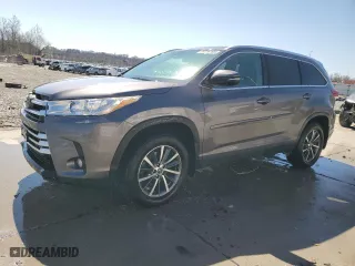 2019 Toyota Highlander SE with VIN 5TDJZRFH6KS925510, listed as a Copart auction lot 48819195 with 96,677 mi miles and Salvage Title. Bid and sale history available at carsss.com. Image 1.