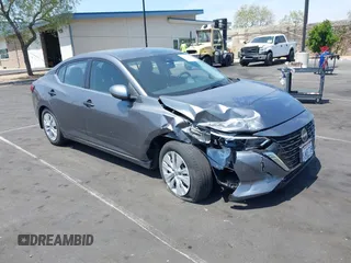 2024 Nissan Sentra S z VIN 3N1AB8BV6RY233781, wystawiony jako IAAI lot #42064468 z przebiegiem 2 148 mil mil oraz . Historia ofert i sprzedaży dostępna na DreamBid. Obrazek 1.
