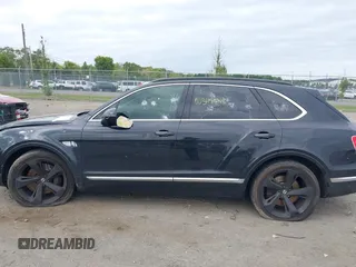 2018 Bentley Bentayga Signature z VIN SJAAC2ZV8JC017393, wystawiony jako IAAI lot #40349518 z przebiegiem 71 203 mil mil oraz . Historia ofert i sprzedaży dostępna na DreamBid. Obrazek 14.