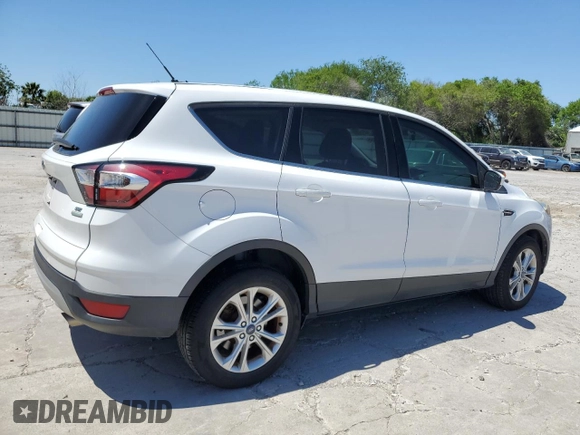 2017 Ford Escape SE z VIN 1FMCU0G9XHUC38315, wystawiony jako Copart lot #50998095 z przebiegiem 81 110 mil mil oraz Czysty tytuł • Clean title. Historia ofert i sprzedaży dostępna na DreamBid. Obrazek 3.