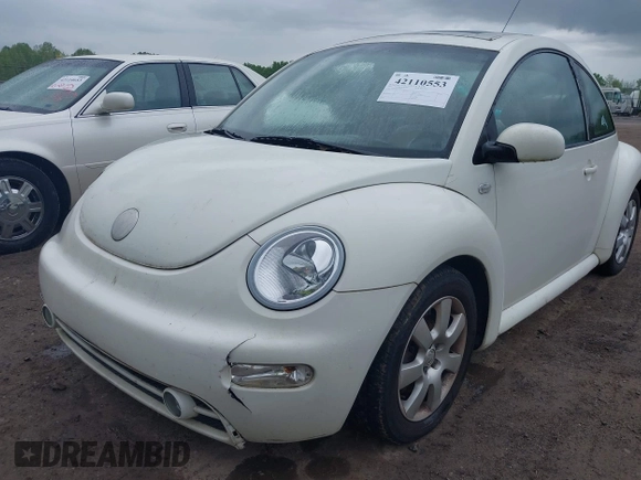 2003 Volkswagen New Beetle Coupe GLS with VIN 3VWCD21C23M427717, listed as a IAAI auction lot 42110553 with 123,396 mi miles. Bid and sale history available at carsss.com. Image 6.