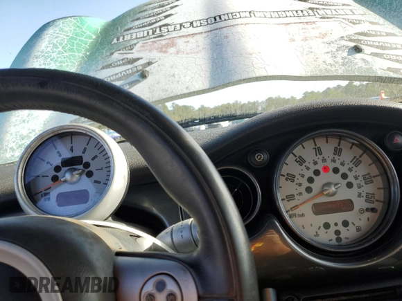 2006 MINI Convertible с VIN WMWRF33526TG16112, выставлен на аукционе Copart как лот 78717194 с пробегом 204 914 миль миль и Списание • Salvage title. История ставок и продаж доступна на DreamBid. Изображение 9.