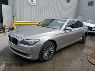 2012 BMW 7 Series 750Li z VIN WBAKB8C51CC962834, wystawiony jako Copart lot #56592645 z przebiegiem 72 665 mil mil oraz Szkoda całkowita • Salvage title. Historia ofert i sprzedaży dostępna na DreamBid. Obrazek 1.