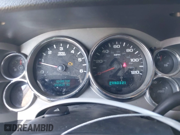 2007 Chevrolet Silverado 1500 LT w/2LT with VIN 2GCEC19J271675569, listed as a IAAI auction lot 41648141 with 293,825 mi miles. Bid and sale history available at carsss.com. Image 7.