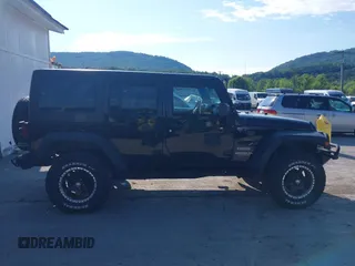 2013 Jeep Wrangler Unlimited Sport z VIN 1C4HJWDG9DL510121, wystawiony jako IAAI lot #42389944 z przebiegiem 84 390 mil mil oraz . Historia ofert i sprzedaży dostępna na DreamBid. Obrazek 13.