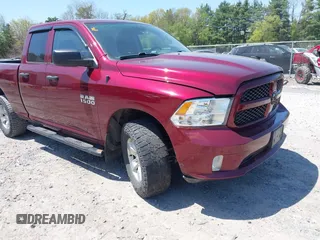 2018 Ram 1500 Express z VIN 1C6RR7FG3JS327922, wystawiony jako IAAI lot #42226433 z przebiegiem 78 533 mil mil oraz . Historia ofert i sprzedaży dostępna na DreamBid. Obrazek 1.