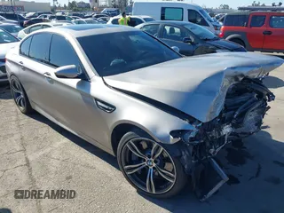 2016 BMW M5 z VIN WBSFV9C55GD595706, wystawiony jako IAAI lot #41323619 z przebiegiem 67 759 mil mil oraz . Historia ofert i sprzedaży dostępna na DreamBid. Obrazek 1.