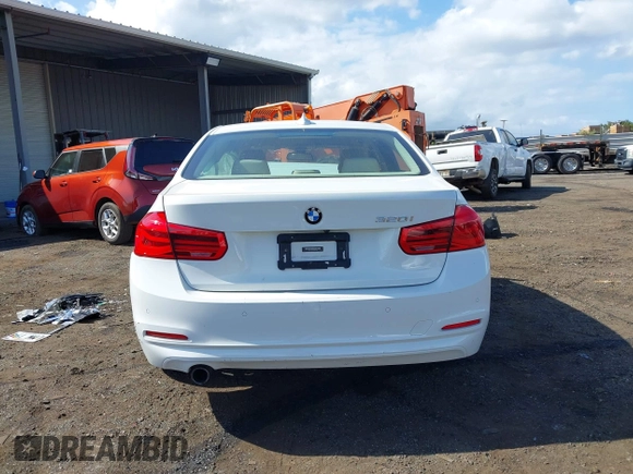 2016 BMW 3 Series 320i z VIN WBA8A9C51GK617592, wystawiony jako IAAI lot #41550528 z przebiegiem Nie podano mil oraz . Historia ofert i sprzedaży dostępna na DreamBid. Obrazek 17.