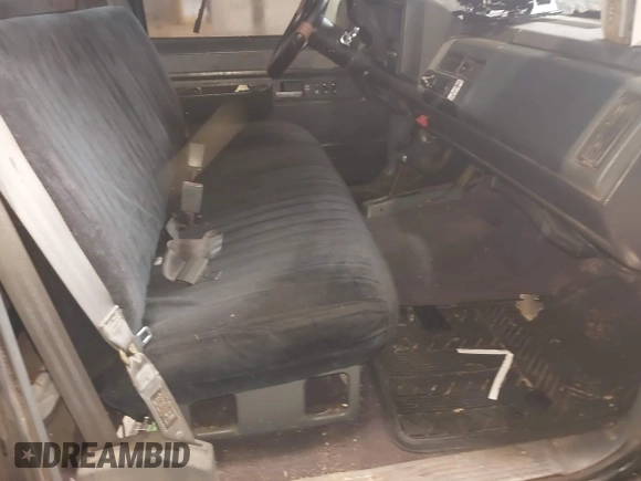 1988 Chevrolet Silverado 1500 with VIN 1GCDK14K5JZ222205, listed as a IAAI auction lot 42077891 with 315,410 mi miles and . Bid and sale history available at DreamBid. Image 5.