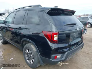 2022 Honda Passport TrailSport with VIN 5FNYF8H60NB011632, listed as a IAAI auction lot 41779705 with 42,038 mi miles. Bid and sale history available at carsss.com. Image 3.