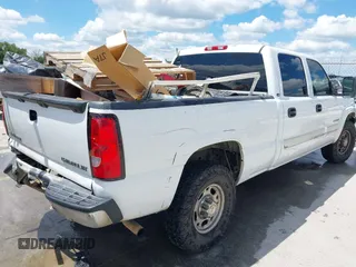 2003 Chevrolet Silverado 1500HD LS z VIN 1GCGC13U63F242884, wystawiony jako IAAI lot #42222977 z przebiegiem 240 701 mil mil oraz . Historia ofert i sprzedaży dostępna na DreamBid. Obrazek 4.