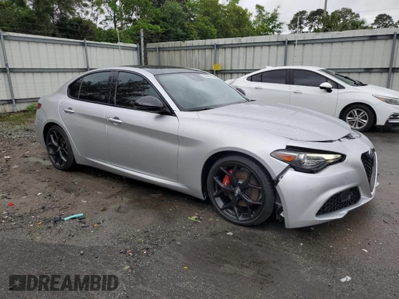 2020 Alfa Romeo Giulia Ti Sport z VIN ZARFAMBN9L7635579, wystawiony jako Copart lot #56565595 z przebiegiem 33 039 mil mil oraz Szkoda całkowita • Salvage title. Historia ofert i sprzedaży dostępna na DreamBid. Obrazek 4.