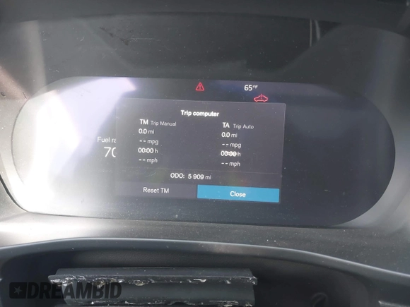 2024 Volvo XC40 Plus Dark Theme with VIN YV4L12UL8R2270960, listed as a IAAI auction lot 41642556 with 5,909 mi miles and . Bid and sale history available at DreamBid. Image 7.