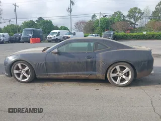 2011 Chevrolet Camaro 1LT z VIN 2G1FF1ED6B9161612, wystawiony jako IAAI lot #41945947 z przebiegiem 135 956 mil mil oraz . Historia ofert i sprzedaży dostępna na DreamBid. Obrazek 14.