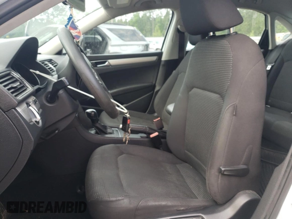 2017 Volkswagen Passat S z VIN 1VWAT7A33HC033174, wystawiony jako Copart lot #57341605 z przebiegiem 197 560 mil mil oraz Szkoda całkowita • Salvage title. Historia ofert i sprzedaży dostępna na DreamBid. Obrazek 7.