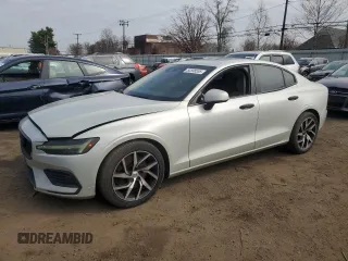 2019 Volvo S60 Momentum with VIN 7JRA22TK6KG003407, listed as a Copart auction lot 52598555 with 118,555 mi miles and Salvage Title. Bid and sale history available at carsss.com. Image 1.