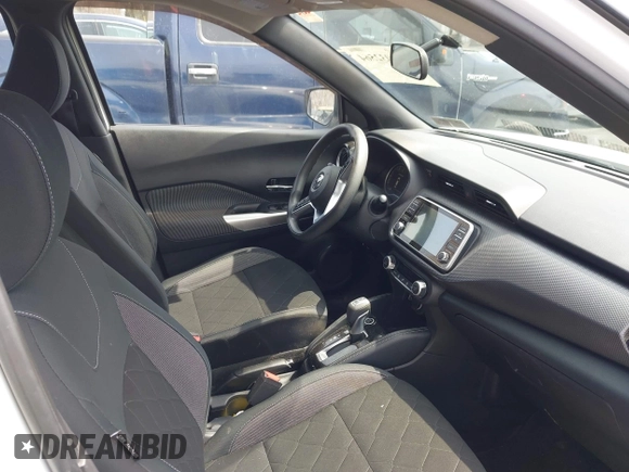2019 Nissan Kicks SV z VIN 3N1CP5CU1KL496388, wystawiony jako IAAI lot #42032564 z przebiegiem 73 258 mil mil oraz . Historia ofert i sprzedaży dostępna na DreamBid. Obrazek 5.