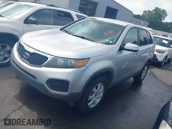 2013 Kia Sorento LX with VIN 5XYKT3A1XDG394440, listed as a IAAI auction lot 42544263 with 207,333 mi miles and . Bid and sale history available at DreamBid. Image 2.